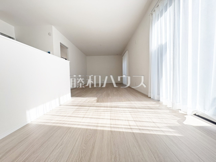 『内覧予約受付中』全室2面採光×4LDK。陽だまりの邸宅で新生活を。
リビング　【清瀬市中里３丁目】／撮影日2026/01/30