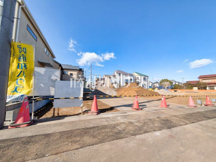 現場風景　【東久留米市下里２丁目】 見学はしたいけど、なかなか時間が取れない・・・そんな方に出勤前や仕事終わりにマイホームを見学できるサポートをいたします。 ／撮影日2026/01/30