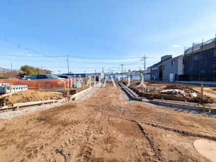 接道状況および現場風景　【東久留米市下里２丁目】 平日のご案内も可能です。まずはお気軽にお問合せ下さいませ。 ／撮影日2026/01/30