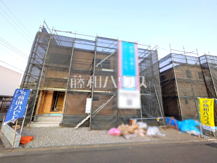 ≪4号棟　外観≫順調に工事が進んでいます。実際の街並みの様子が段々見えて参りました。ぜひ実際に現地をご見学下さいませ。【府中市日新町４丁目】／撮影日2025/11/28