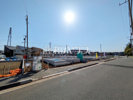 ≪6号棟　接道状況≫周辺は落ち着いた雰囲気の住宅地です。小さなお子様がいるご家庭も安心です。【府中市日新町４丁目】／撮影日2025/11/07