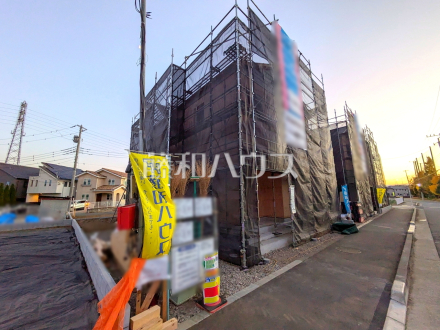 ≪6号棟　外観≫大きなソファーを置いても圧迫感がない約19.7帖の広々LDKプラン。【府中市日新町４丁目】／撮影日2025/11/28