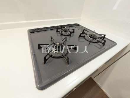 M号棟　キッチンコンロ　【府中市日新町５丁目】／撮影日2026/01/25