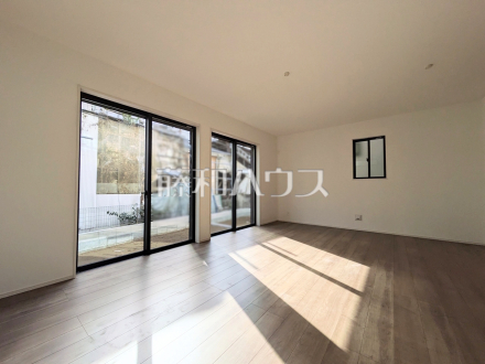 M号棟　リビング　【府中市日新町５丁目】／撮影日2026/01/25