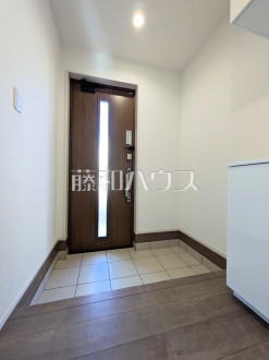 M号棟　玄関　【府中市日新町５丁目】／撮影日2026/01/25