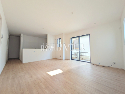 Q号棟　リビング　【府中市日新町５丁目】／撮影日2026/01/17