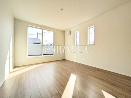 約7.87帖の主寝室はバルコニーに面しており、明るく開放的な空間となっております。【西東京市北町３丁目】／撮影日2026/02/05