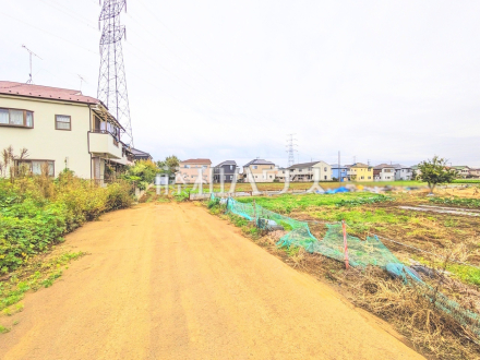 接道状況および現場風景　【国分寺市北町４丁目】
前面道路6mなので、運転が少し苦手な方でも運転・駐車がしやすそうですね。　／撮影日2025/10/31