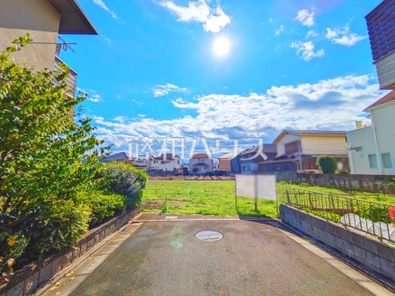 接道状況および現場風景　【国分寺市西町３丁目】
お住まい探しは、家の良し悪しだけでなく周辺環境も重要なポイントです。ぜひ一度お客様の目でご覧ください。　／撮影日2025/10/27