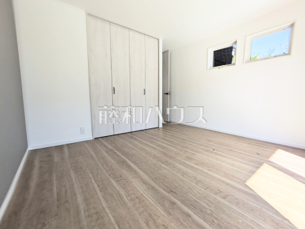 2号棟　居室　部屋の雰囲気や広さ・眺望・間取りの使い勝手など、是非一度、ご自身の目で確かめてみてください。【日野市大字日野】／撮影日2025/10/17