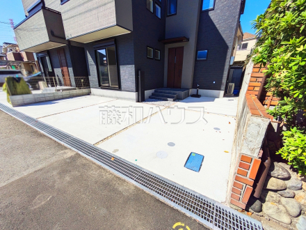 2号棟　カースペース　来客時にも便利な駐車2台可能（車種による）【日野市大字日野】／撮影日2025/10/17