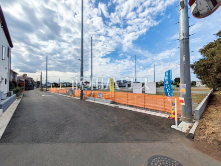 接道状況および現場風景　【東久留米市下里１丁目】  お住まい探しは、家の良し悪しだけでなく周辺環境も重要なポイントです。ぜひ一度お客様の目でご覧ください。 ／撮影日2025/09/30