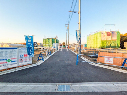 接道状況および現場風景　【東久留米市下里１丁目】  お住まい探しは、家の良し悪しだけでなく周辺環境も重要なポイントです。ぜひ一度お客様の目でご覧ください。 ／撮影日2025/09/30