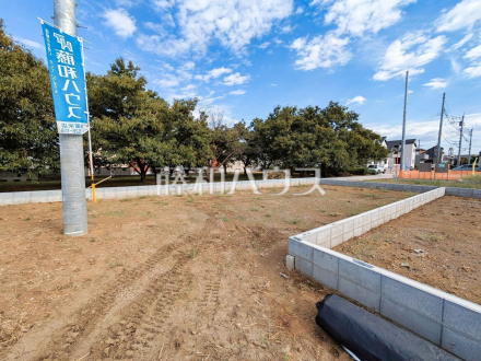 8号棟　現地写真　【東久留米市下里１丁目】 見学はしたいけど、なかなか時間が取れない・・・そんな方に出勤前や仕事終わりにマイホームを見学できるサポートをいたします。 ／撮影日2025/09/30