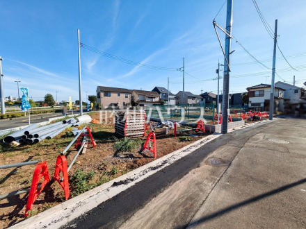 接道状況および現場風景　【西東京市中町６丁目】 周辺環境はもちろん日当たりや設備仕様など実際に行ってみないと分からないことも多くございます。営業担当がご案内いたしますので、お気軽にお問い合わせください ／撮影日2026/05/11