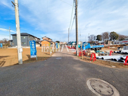 接道状況および現場風景　【西東京市中町６丁目】 見学はしたいけど、なかなか時間が取れない・・・そんな方に出勤前や仕事終わりにマイホームを見学できるサポートをいたします。 ／撮影日2026/01/15