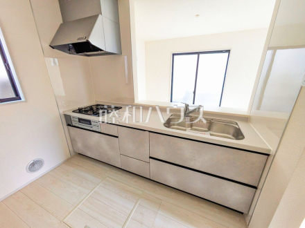  リビングにいるご家族を見渡せる対面キッチン 　【東久留米市中央町３丁目】／撮影日2026/02/20