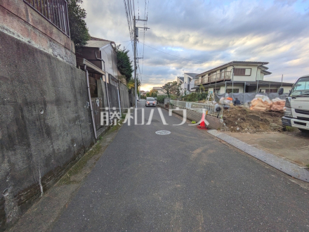 接道状況および現場風景　【日野市南平１丁目】／撮影日2025/11/14