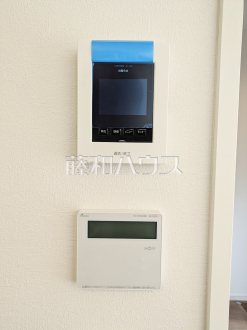 1号棟　TVモニター付インターフォン・浴室給湯リモコン　【調布市八雲台１丁目】　防犯に役立つTVモニター付インターフォン・追焚機能付で時間差入浴もOK な浴室給湯リモコン／撮影日2026/02/09