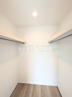 3号棟　ウォークインクローゼット　【与那原町字上与那原】／撮影日2025/12/12
