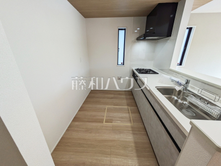 3号棟　キッチン　【与那原町字上与那原】／撮影日2025/12/12