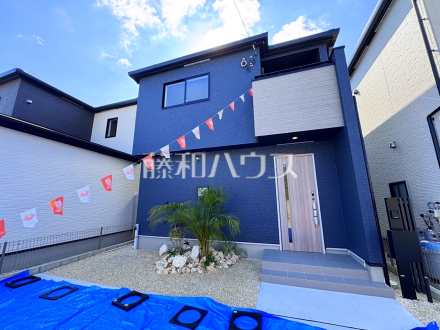 3号棟　外観　【与那原町字上与那原】モノトーンを中心とした配色の現代的なデザイン。直線的ですっきりとしたスクエアなデザインが、お客様のお住まいを都会的に印象づけます。／撮影日2026/02/14