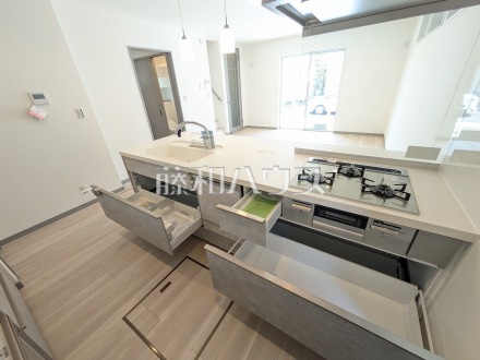 B号棟　キッチン　【日野市大字石田】／撮影日2026/04/17