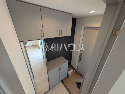 B号棟　玄関　【日野市大字石田】／撮影日2026/04/17