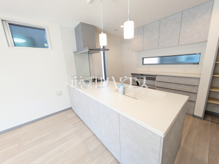 B号棟　キッチン　【日野市大字石田】／撮影日2026/04/17