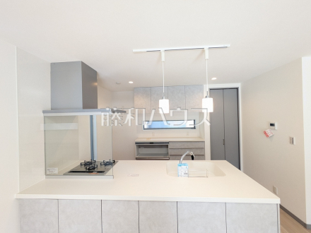 B号棟　キッチン　【日野市大字石田】／撮影日2026/04/17