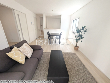 7号棟　 たっぷりの日差しや心地良い風が入る、広々としたリビングが魅力 　【朝霞市宮戸３丁目】／撮影日2026/03/08