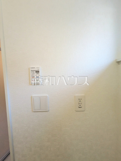 1号棟　浴室換気乾燥機リモコン　【朝霞市宮戸３丁目】　浴室換気乾燥機は梅雨の時期等、なかなか乾かない洗濯物を干すのに役立ちます！
／撮影日2026/02/02