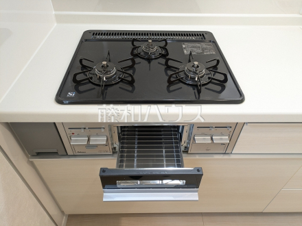 6号棟　キッチンコンロ・グリル　【朝霞市宮戸３丁目】／撮影日2026/02/12