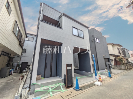 足場が外れて実際の外観が見えてきました。完成までもう少しです。　【朝霞市栄町２丁目】／撮影日2026/03/19