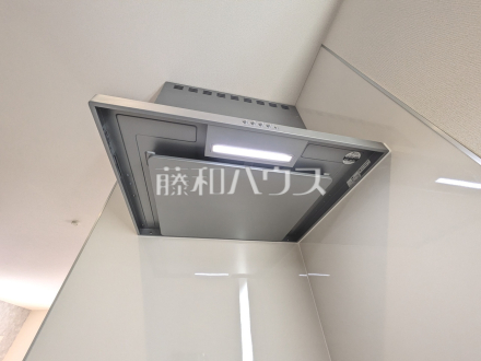 2号棟　レンジフード　【東村山市久米川町３丁目】　お手入れのしやすいレンジフードは見た目もスッキリしていて、料理時の油煙やニオイを効率的に外に出せます。／撮影日2026/02/19