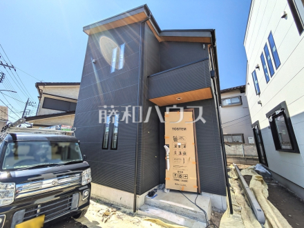 ≪2号棟　外観≫大きなソファーを置いても圧迫感がない約16.8帖の広々LDKプラン！【府中市南町３丁目】／撮影日2026/04/03