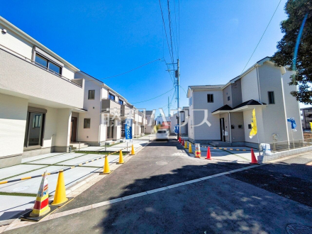 現場風景　【府中市日新町３丁目】 見学はしたいけど、なかなか時間が取れない・・・そんな方に出勤前や仕事終わりにマイホームを見学できるサポートをいたします ／撮影日2026/03/08