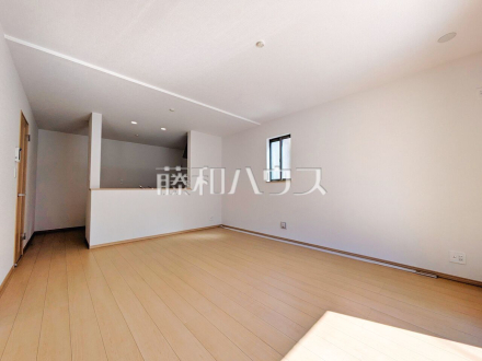 B号棟　リビング　【府中市日新町３丁目】／撮影日2026/03/08