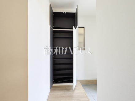 1号棟　玄関収納　【日野市万願寺６丁目】／撮影日2026/02/13