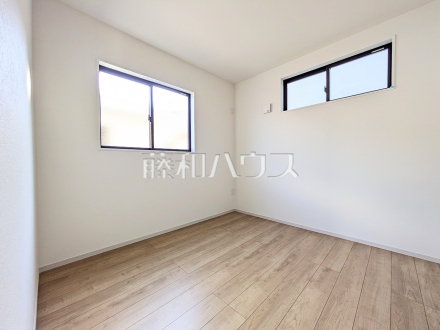 1号棟　納戸　【日野市万願寺６丁目】
見学はしたいけど、なかなか時間が取れない…そんな方に出勤前や仕事終わりにマイホームを見学できるサポートをいたします。　／撮影日2026/02/13