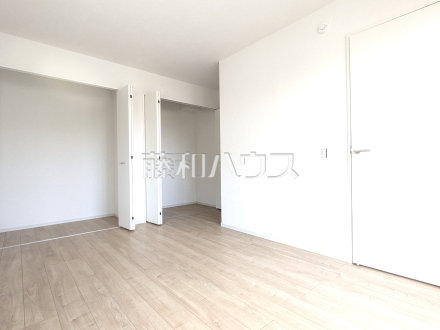 4号棟　居室　【日野市万願寺６丁目】
各居室にはクローゼットを完備し、家具を置くスペースが確保しやすい設計がされております。／撮影日2026/03/07