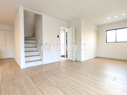 4号棟　リビング　【日野市万願寺６丁目】／撮影日2026/03/07