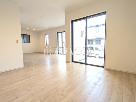 4号棟　リビング　【日野市万願寺６丁目】／撮影日2026/03/07