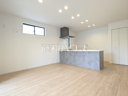 4号棟　リビング　【日野市万願寺６丁目】／撮影日2026/03/07