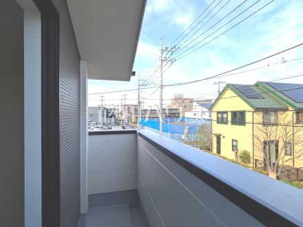 4号棟　バルコニー　【日野市万願寺６丁目】
奥行きのあるワイドバルコニー！お洗濯物の多い日でもいっきに干せますね。　／撮影日2026/03/07