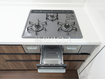 1号棟　キッチンコンロ　【新座市石神２丁目】／撮影日2026/03/23