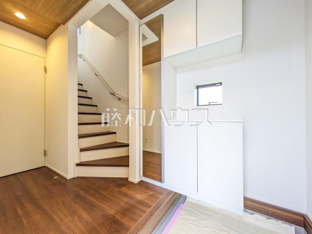 1号棟　玄関　【新座市石神２丁目】／撮影日2026/03/23