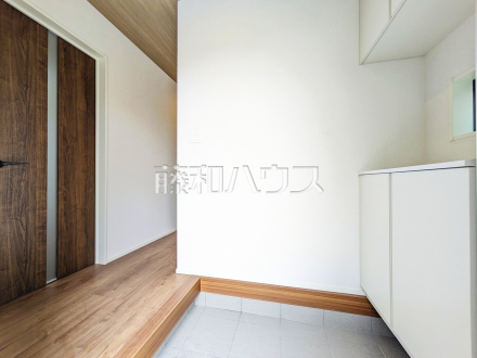 4号棟　玄関　【新座市石神２丁目】／撮影日2026/03/23