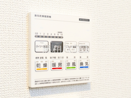 4号棟　浴室換気乾燥機　【新座市石神２丁目】　幼い子供がいると汚れものが多く、いつでも洗濯物を干せるのが嬉しい浴室換気乾燥機！／撮影日2026/03/23