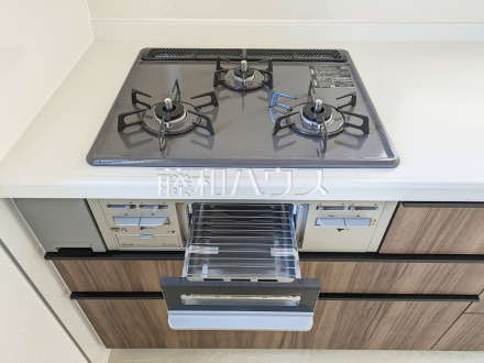 9号棟　キッチンコンロ　【新座市石神２丁目】／撮影日2026/03/23